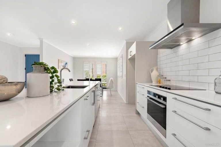 Photo of property in 1 Ambar Ridge Avenue, Massey, Auckland, 0614