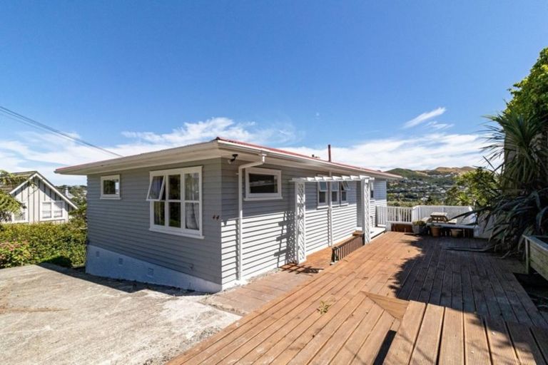 Photo of property in 44 Sheridan Terrace, Johnsonville, Wellington, 6037