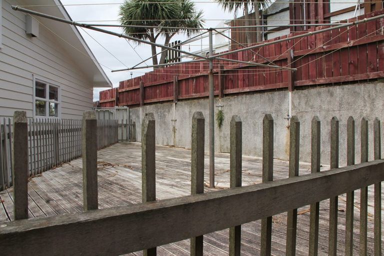 Photo of property in 2 Archbold Street, Newlands, Wellington, 6037