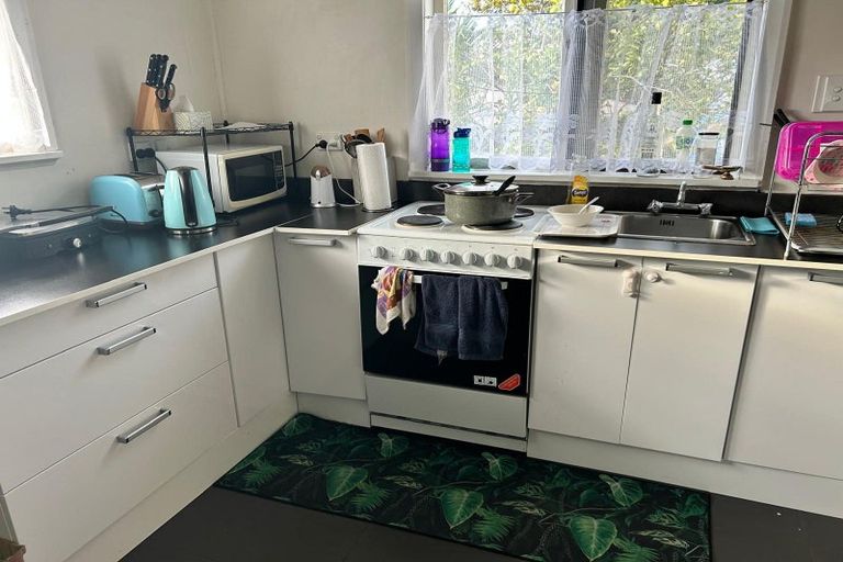 Photo of property in 118 View Road, Sunnyvale, Auckland, 0612