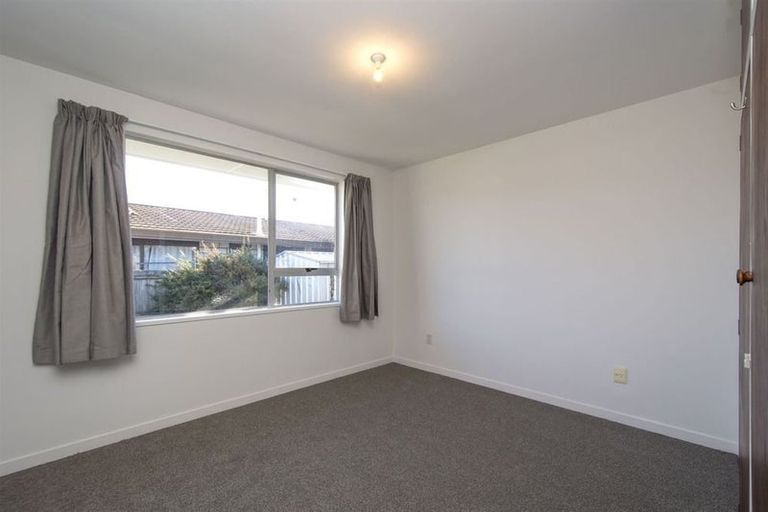 Photo of property in 2/5 Chilton Drive, Mairehau, Christchurch, 8052