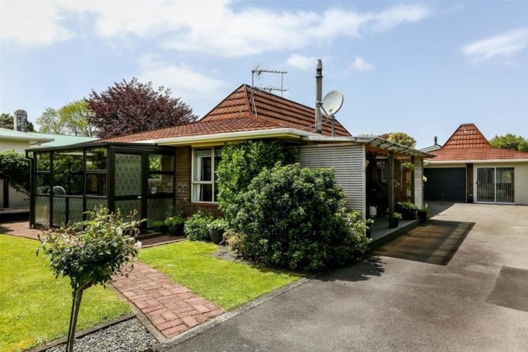 Photo of property in 4 Woodleigh Street, Frankleigh Park, New Plymouth, 4310