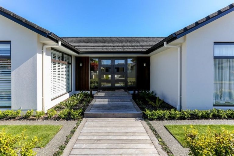 Photo of property in 1 Tupare Place, Highlands Park, New Plymouth, 4312