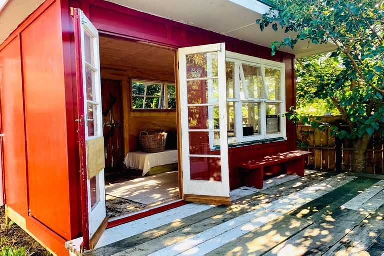 Photo of property in 238 Saint Aubyn Street, New Plymouth, 4310