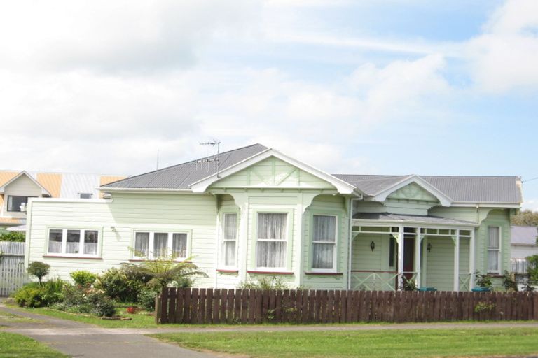 Photo of property in 2 Hurworth Place, College Estate, Whanganui, 4500