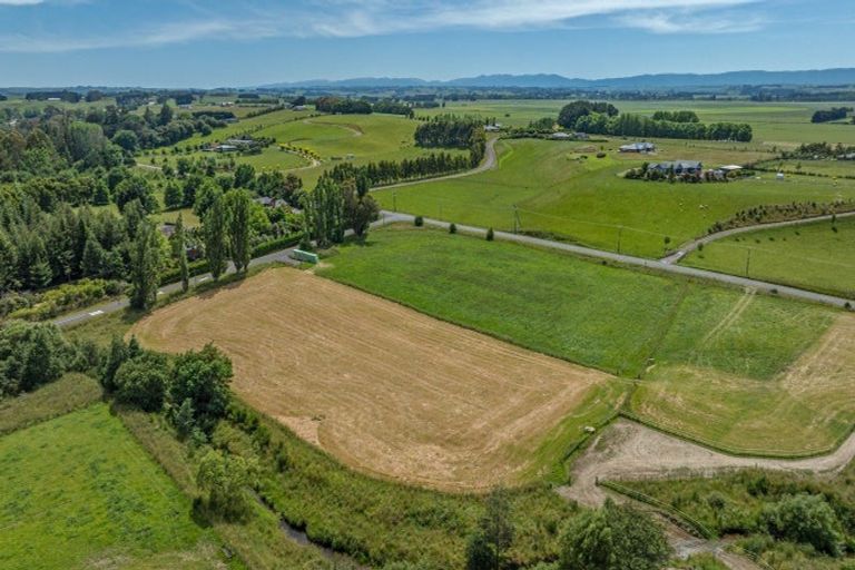 Photo of property in 15 Junction Road, Halcombe, 4777