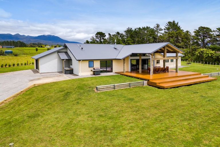 Photo of property in 1270 Mangorei Road, Mangorei, New Plymouth, 4371