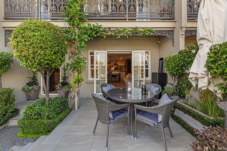 Photo of property in 24 Leneford Drive, East Tamaki, Auckland, 2013