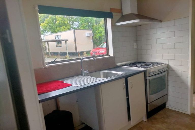 Photo of property in 4/14 Beaubank Road, Kelston, Auckland, 0602