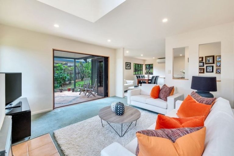 Photo of property in 6 Shannon Place, Torbay, Auckland, 0630