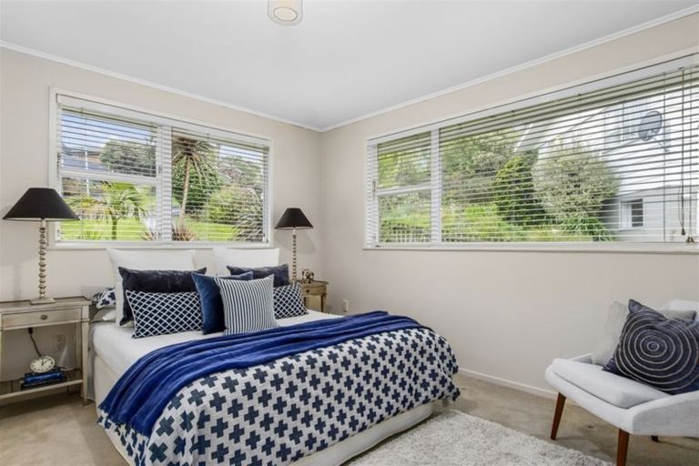 Photo of property in 8 Intrepid Place, Torbay, Auckland, 0630