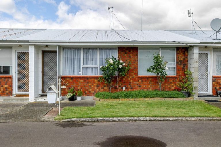 Photo of property in 4 Kiwi Court, Roslyn, Palmerston North, 4414