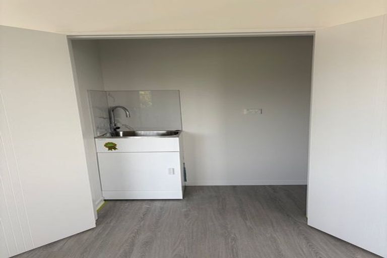 Photo of property in 47 Dale Crescent, Pakuranga, Auckland, 2010