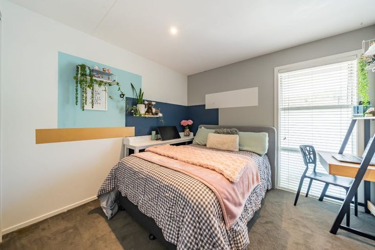 Photo of property in 32 King Charles Drive, Kingsley Heights, Upper Hutt, 5018