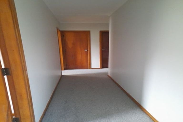 Photo of property in 8 Glanmire Road, Newlands, Wellington, 6037