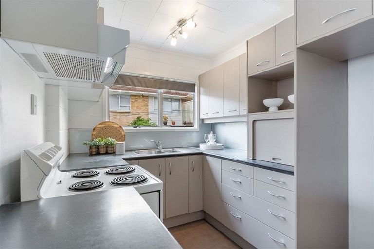 Photo of property in 1/50a Target Road, Totara Vale, Auckland, 0629