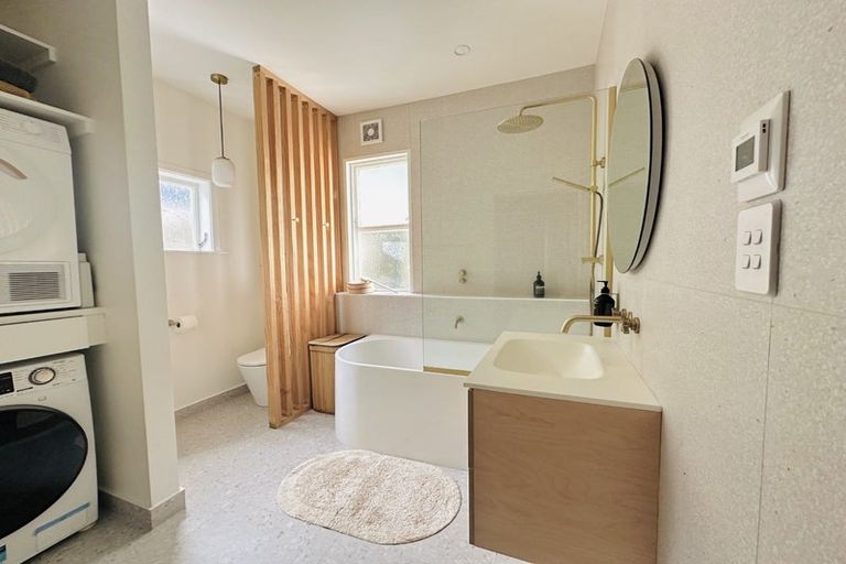 Photo of property in 438 The Esplanade, Island Bay, Wellington, 6023