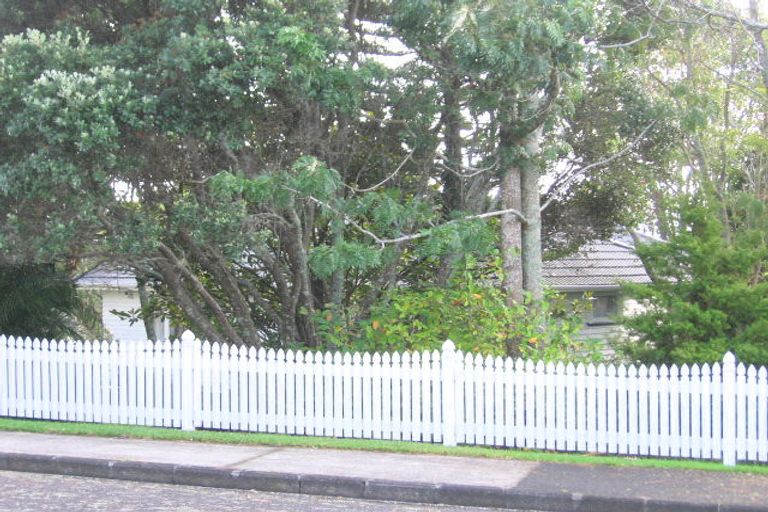 Photo of property in 34 Lavelle Road, Henderson, Auckland, 0612