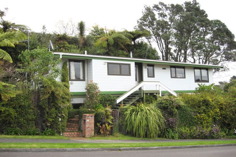 Photo of property in 1 Spencer Place, Merrilands, New Plymouth, 4312
