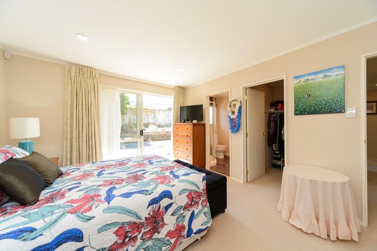Photo of property in 100 Parnell Heights, Kelvin Grove, Palmerston North, 4414