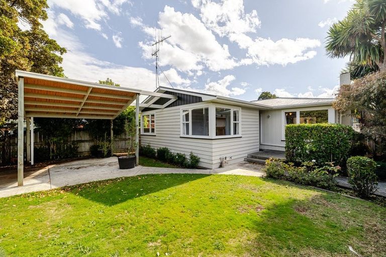 Photo of property in 5 Athlone Place, Hokowhitu, Palmerston North, 4410
