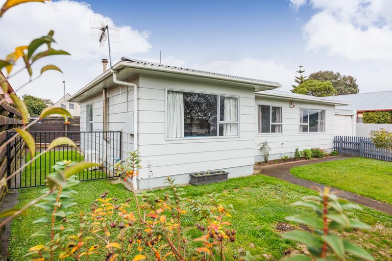 Photo of property in 8 Suzanne Grove, Kelvin Grove, Palmerston North, 4414