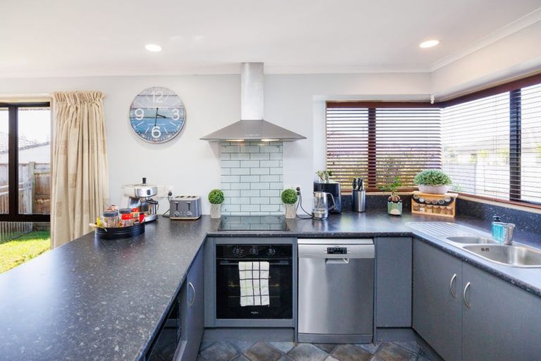 Photo of property in 12 Walnut Grove, Kelvin Grove, Palmerston North, 4414