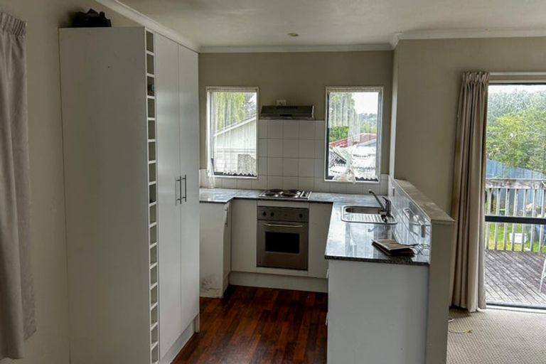 Photo of property in 16 Kelman Road, Kelston, Auckland, 0602