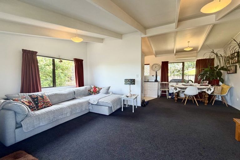 Photo of property in 2/8 Sevilla Place, Unsworth Heights, Auckland, 0632