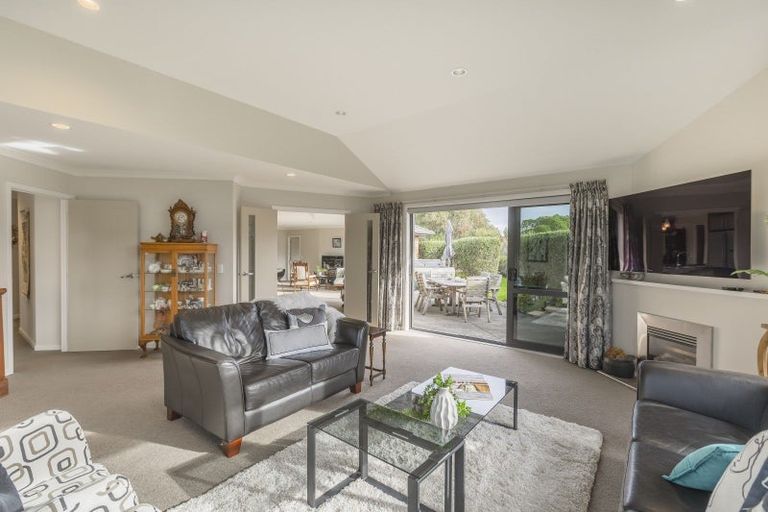 Photo of property in 8 Pateke Way, Paraparaumu Beach, Paraparaumu, 5032