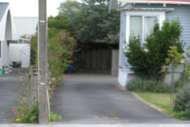 Photo of property in 2/16 Onewa Road, Northcote Point, Auckland, 0627