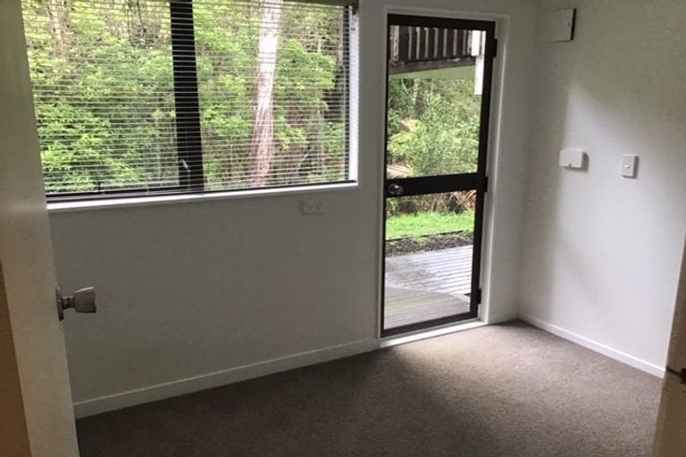 Photo of property in 14 Eugen Place, Bayview, Auckland, 0629