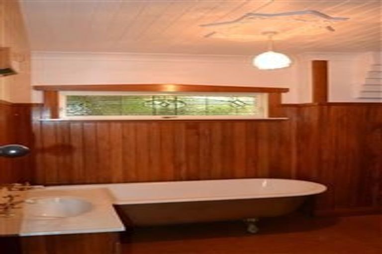 Photo of property in 30 Napier Street, Karaka Bays, Wellington, 6022