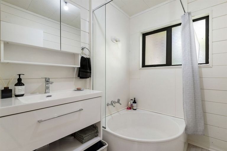 Photo of property in 2/71 Saddleback Rise, Murrays Bay, Auckland, 0630