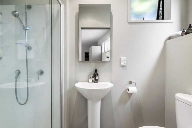 Photo of property in 1/20a Rawene Road, Birkenhead, Auckland, 0626