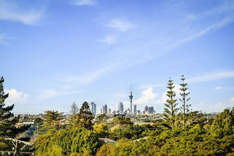 Photo of property in 9a Valron Road, Te Atatu South, Auckland, 0602