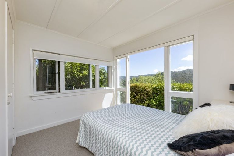Photo of property in 42 Rayner Road, Piha, 0772