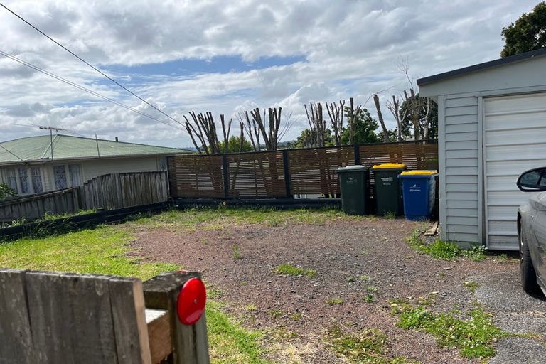 Photo of property in 33 Amberley Avenue, Te Atatu South, Auckland, 0610