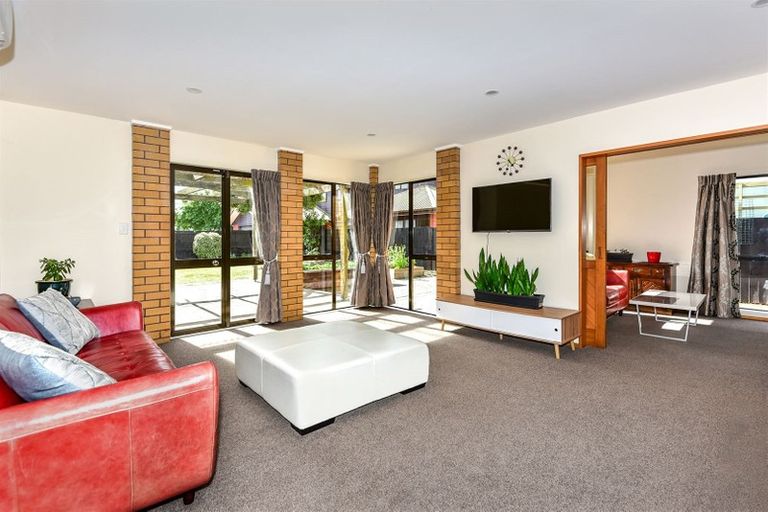 Photo of property in 23 Derenzy Place, Avonhead, Christchurch, 8042