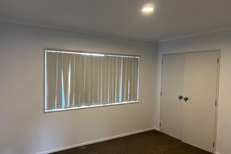 Photo of property in 18 Plumstead Rise, Glen Eden, Auckland, 0602