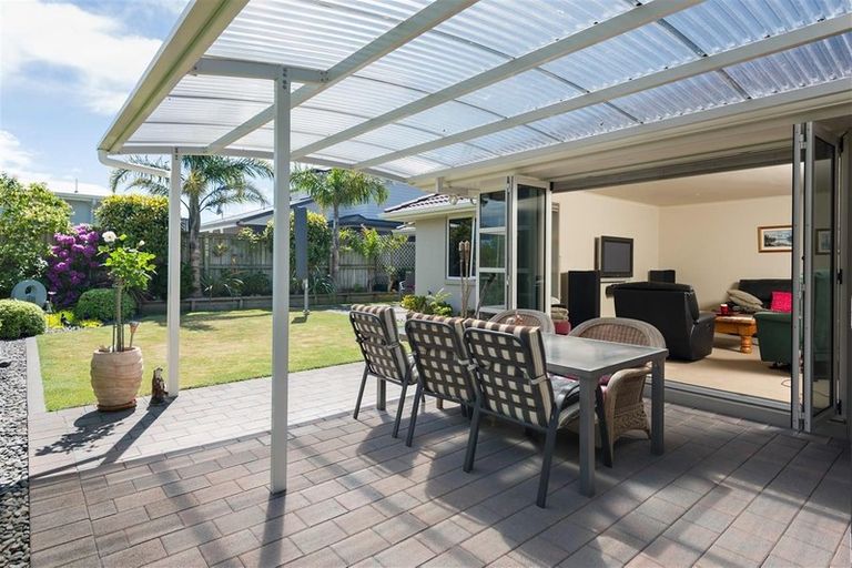 Photo of property in 51 Gibson Place, Papamoa Beach, Papamoa, 3118