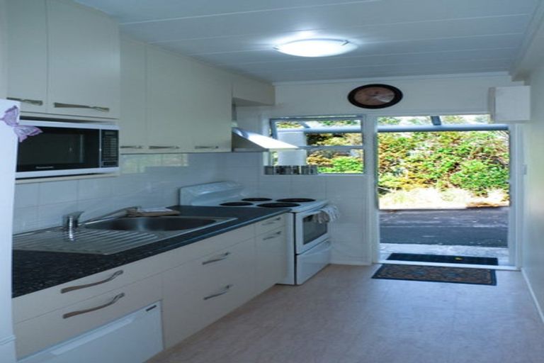 Photo of property in 9/18 Parr Terrace, Castor Bay, Auckland, 0620