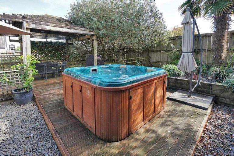 Photo of property in 42 Dixon Road, Fitzroy, Hamilton, 3206