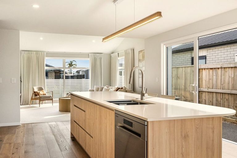 Photo of property in 2 Serrata Close, Papamoa Beach, Papamoa, 3118