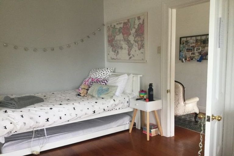 Photo of property in 7 Waterview Road, Stanley Point, Auckland, 0624