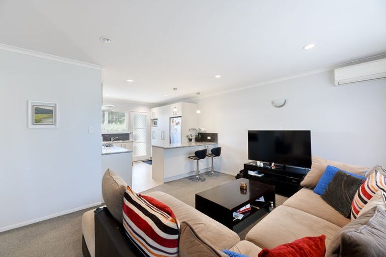 Photo of property in 16 Abel Tasman Avenue, Henderson, Auckland, 0610