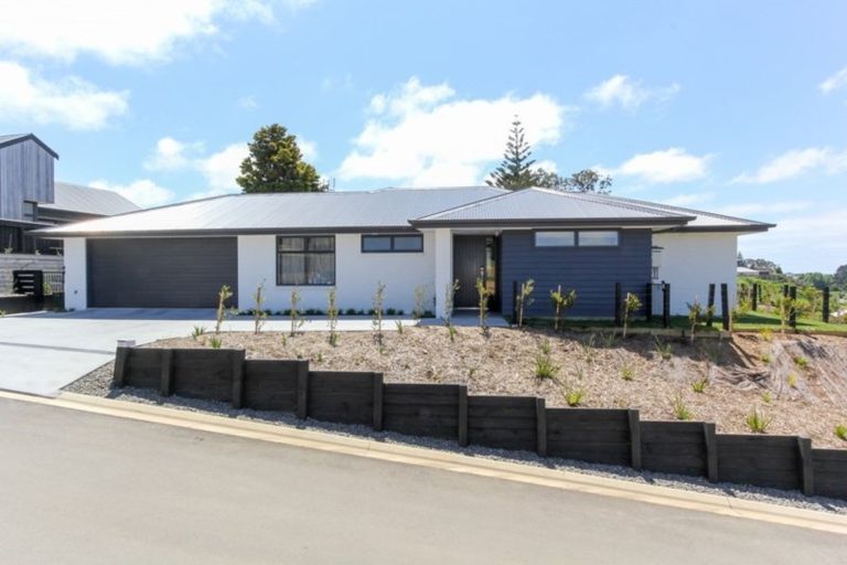 Photo of property in 2 Western Rise, Hurworth, New Plymouth, 4310