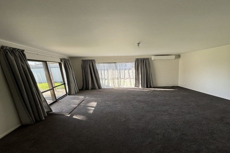 Photo of property in 2/9 Sparrow Place, Weymouth, Auckland, 2103