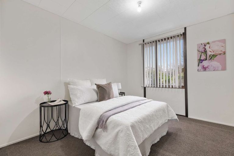 Photo of property in 2/16 Sarajevo Place, Massey, Auckland, 0614