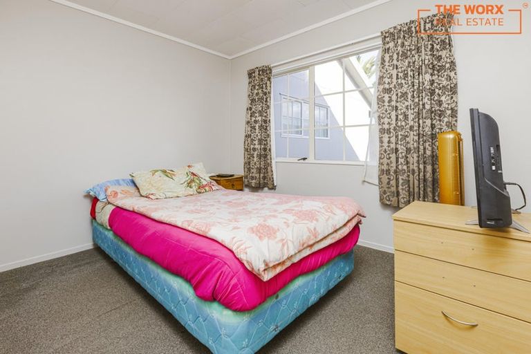 Photo of property in 33 Ribbonwood Crescent, Goodwood Heights, Auckland, 2105